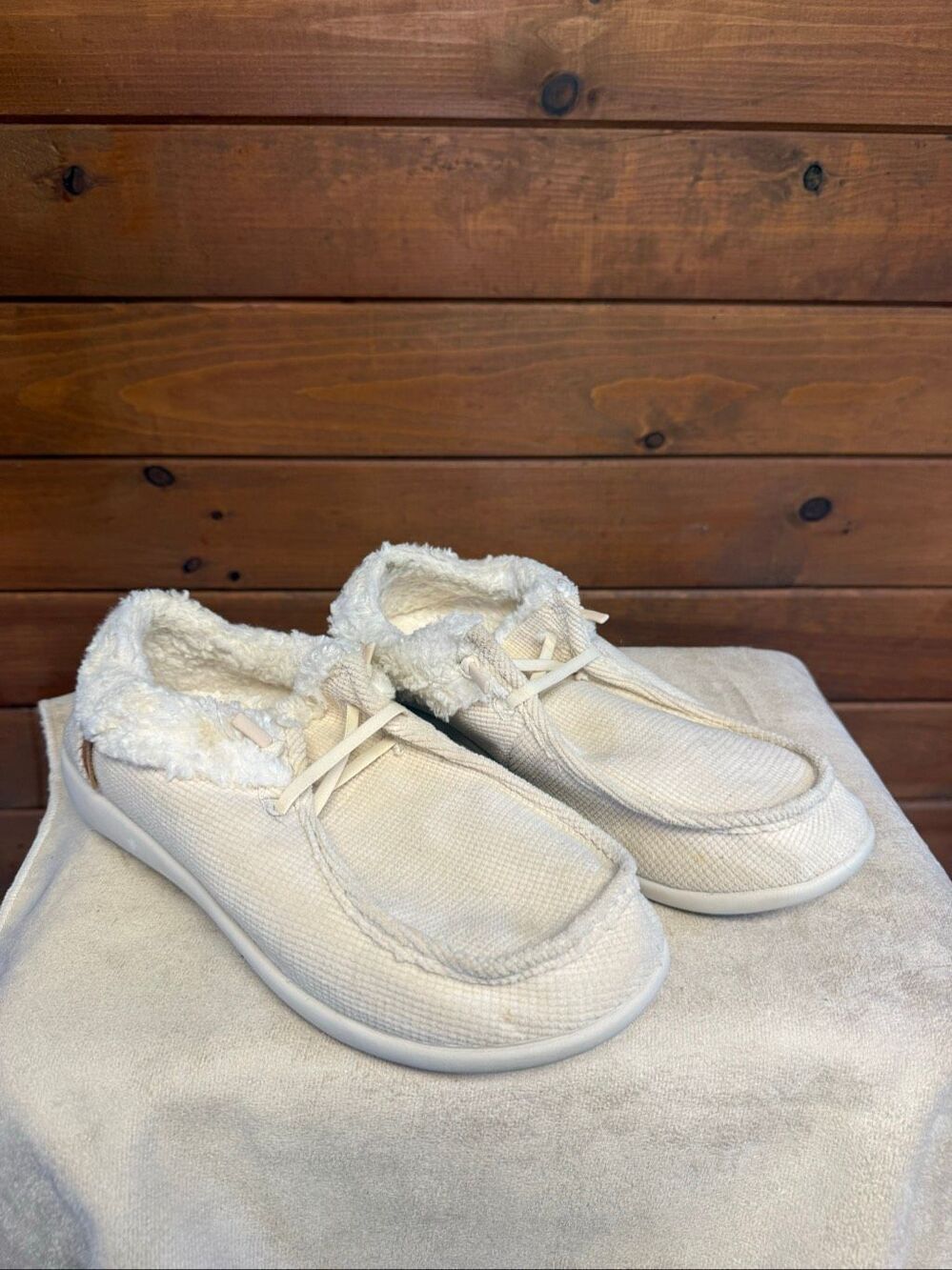 Revitalign Womans Carefree Wallaby Orthotic Slippers Ivory/Beige  Sz 12 Wide NWO